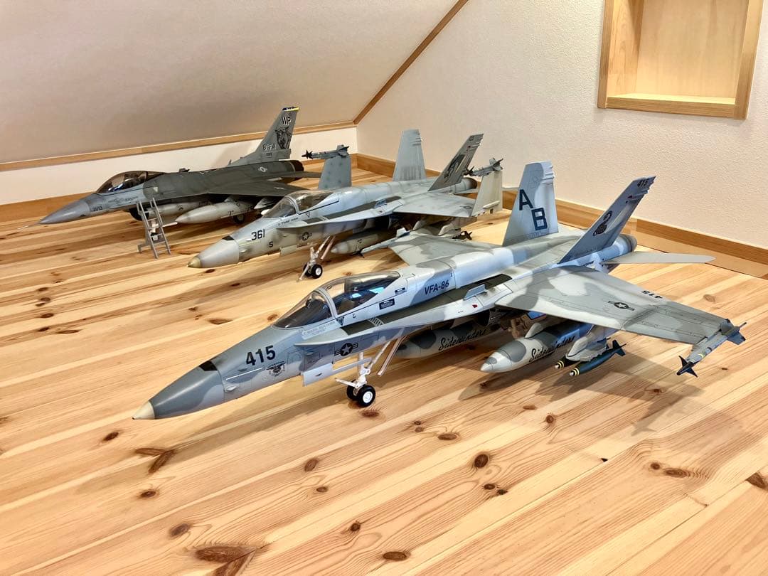 航空機・ヘリコプター bbi 1/18 F/A-18 HORNET