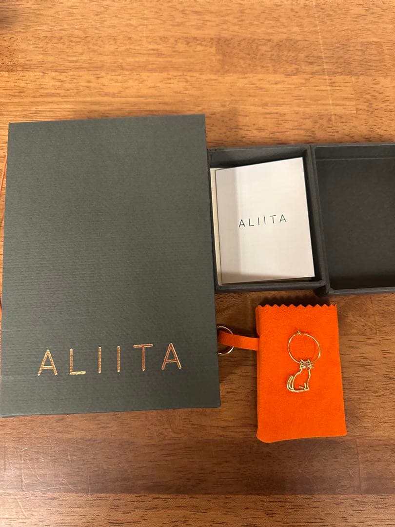 【新品　未使用】ALIITA MIAU ピンクサファイア フープピアス　シングル