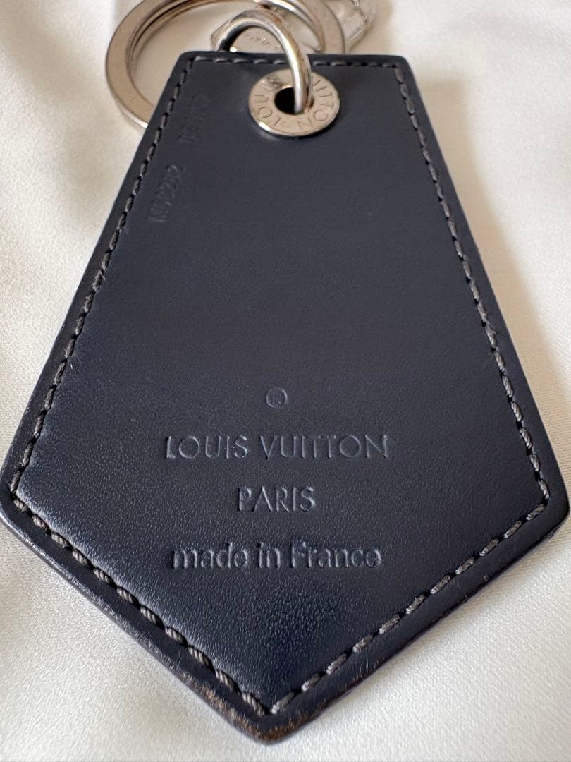 LOUIS VUITTON LVロゴ　レザーキーホルダー