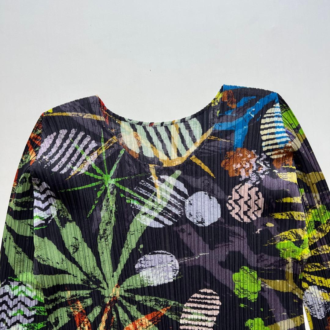 pleats please イッセイミヤケ 総柄プリント トップス C119