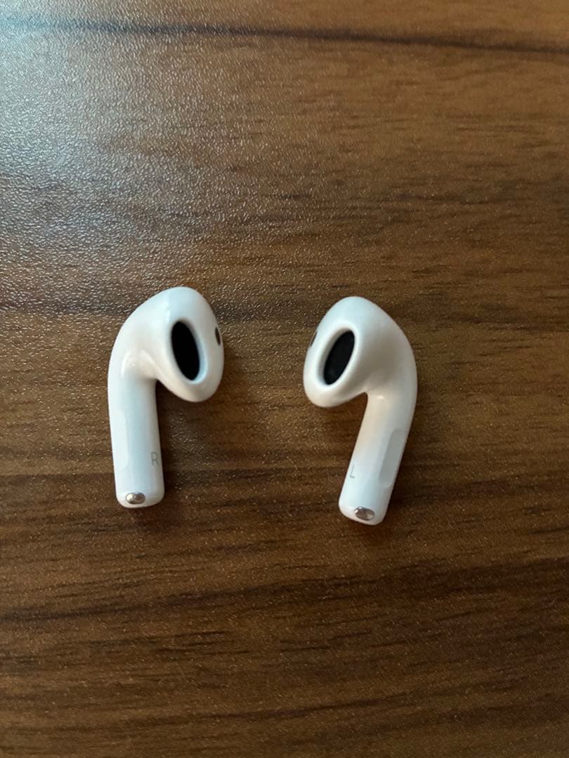 AirPods 4 （アクティブノイズキャンセリング非搭載）