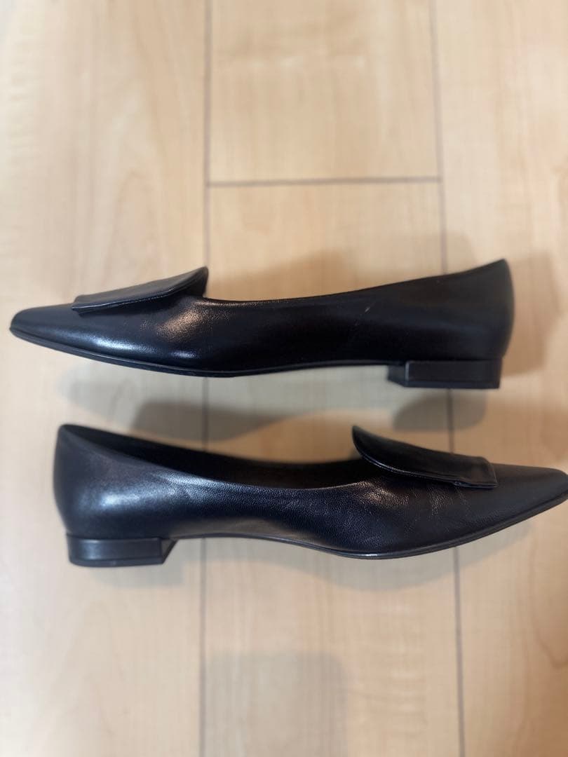 FABIO RUSCONI ブラックレザーポインテッドトゥフラットシューズ