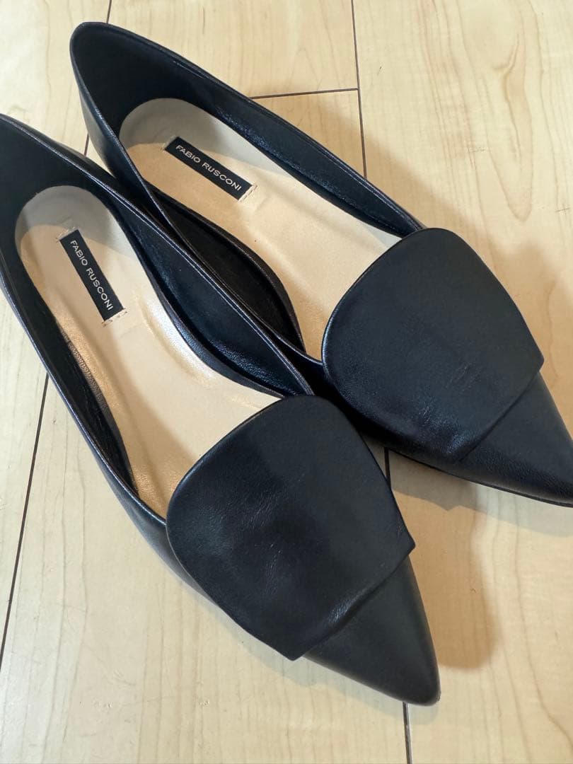 FABIO RUSCONI ブラックレザーポインテッドトゥフラットシューズ