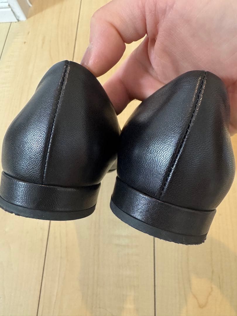 FABIO RUSCONI ブラックレザーポインテッドトゥフラットシューズ