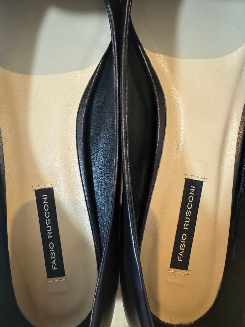 FABIO RUSCONI ブラックレザーポインテッドトゥフラットシューズ