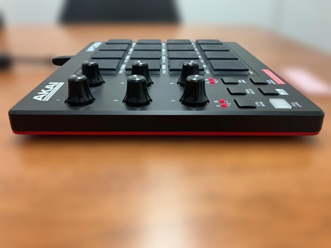 AKAI MPD218 ①