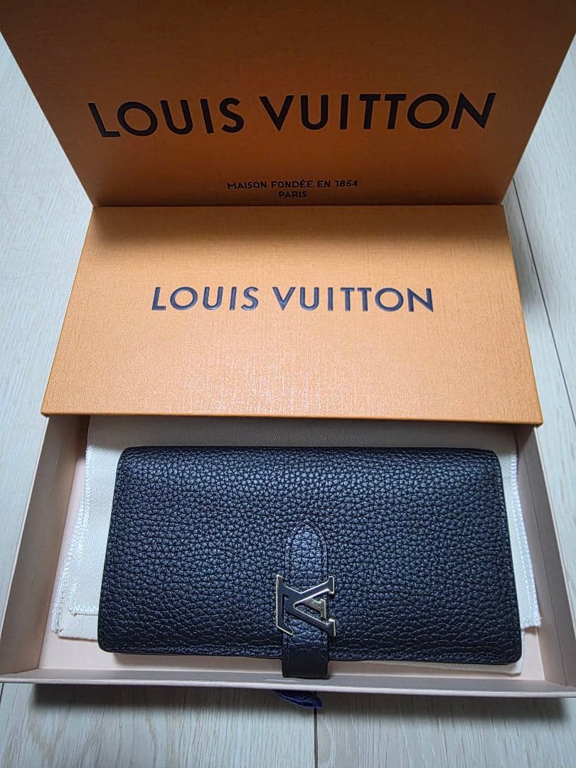 LOUIS VUITTON LV ヴェルティカルウォレット