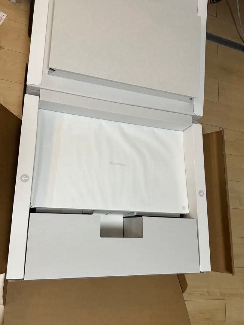 Studio Display 標準ガラス　高さと傾き調整可能