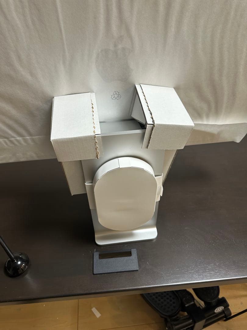 Studio Display 標準ガラス　高さと傾き調整可能