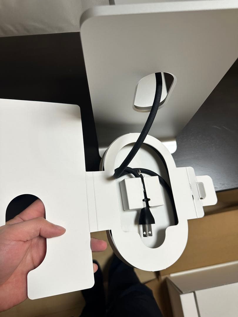 Studio Display 標準ガラス　高さと傾き調整可能