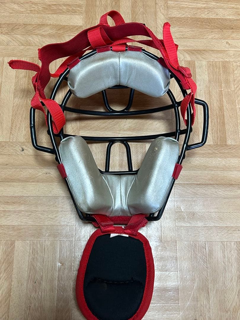 キャッチャー防具4点＋ヘルメット2点＋審判用マスク＋バック＋おまけ