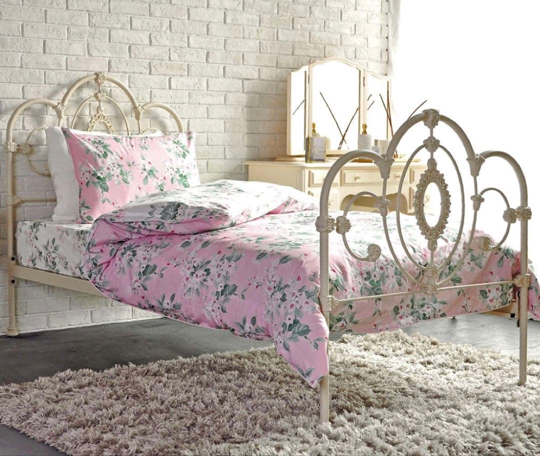 【送料込み】Laura Ashley ベッド ダブル ローラアシュレイ