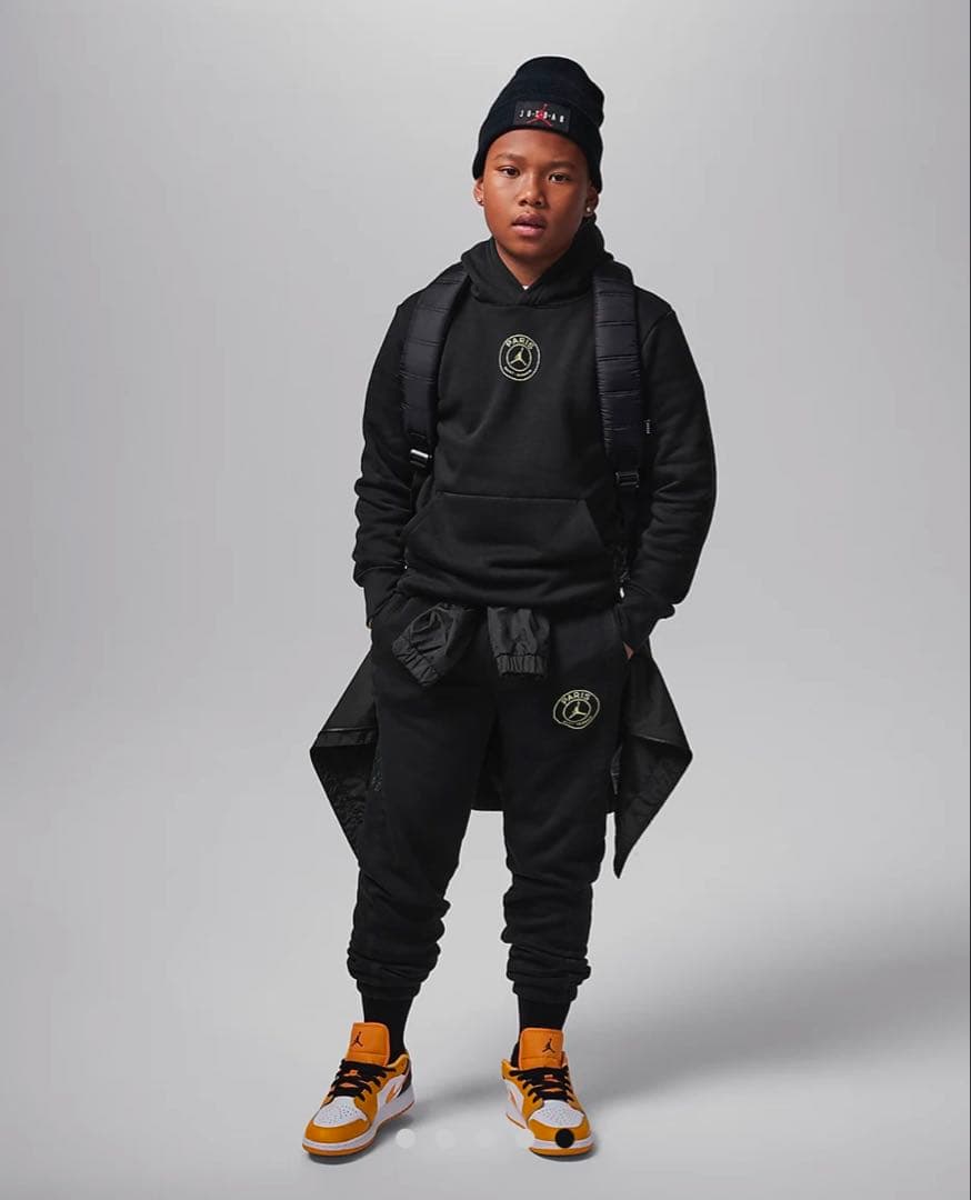 【新品】ジュニア　PSG パリサンジェルマン　フリースプルオーバー　セットアップ