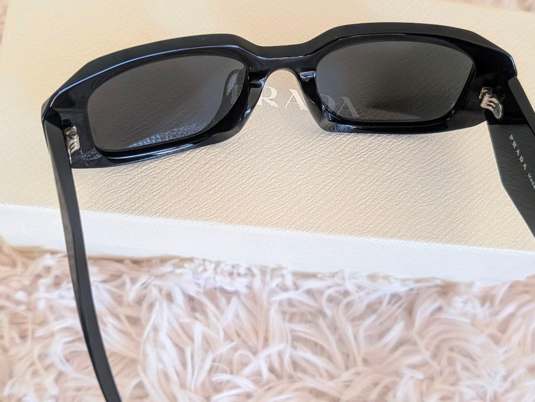 信 新品同様！PRADA プラダ シンボルサングラス