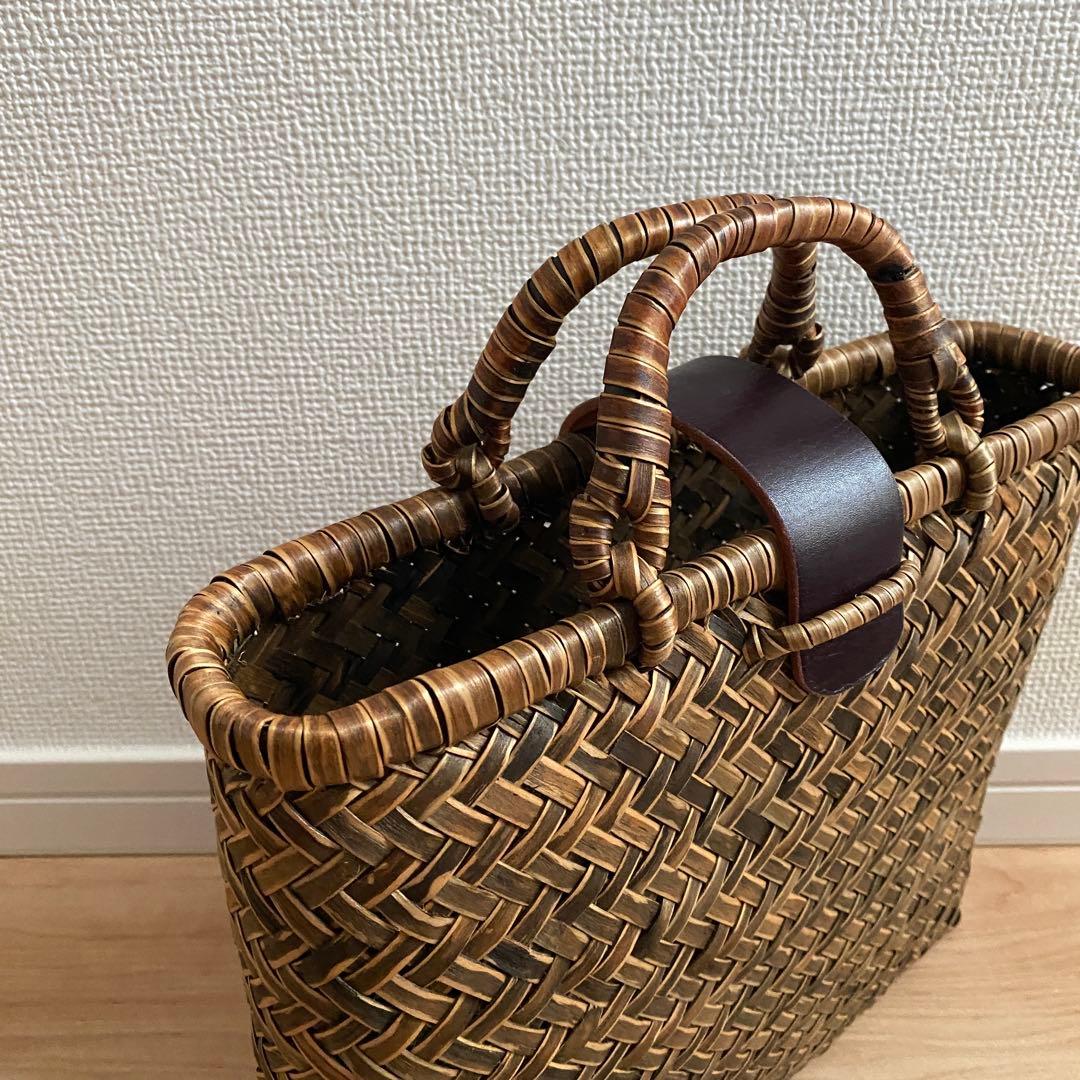 イタヤ細工　手提げ籠　貴重な染付仕上げ