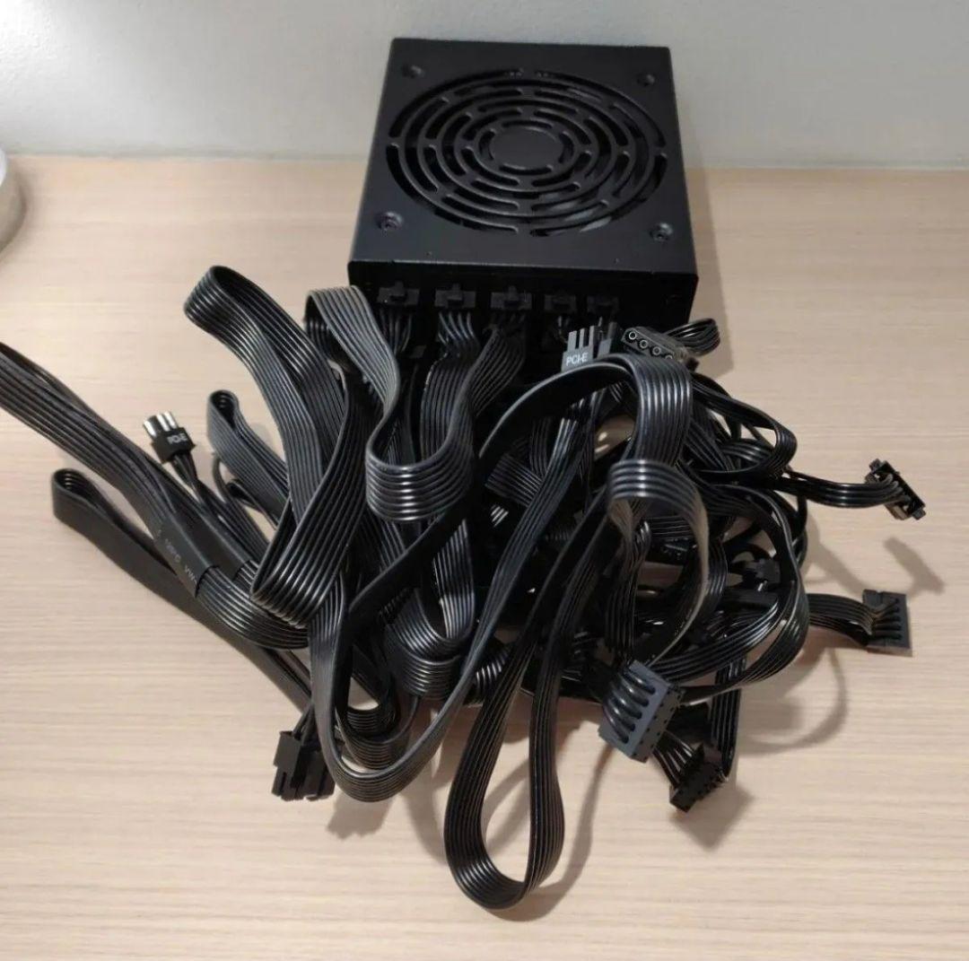 1000W ATX電源 Platinum認証　電源ユニット 極美品　pcie