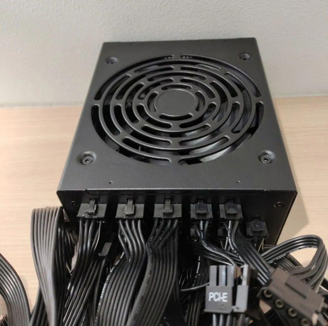 1000W ATX電源 Platinum認証　電源ユニット 極美品　pcie