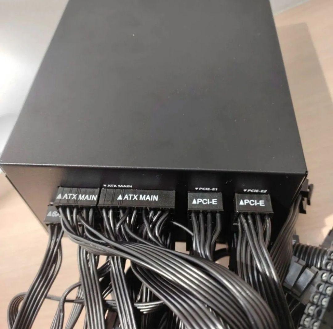 1000W ATX電源 Platinum認証　電源ユニット 極美品　pcie