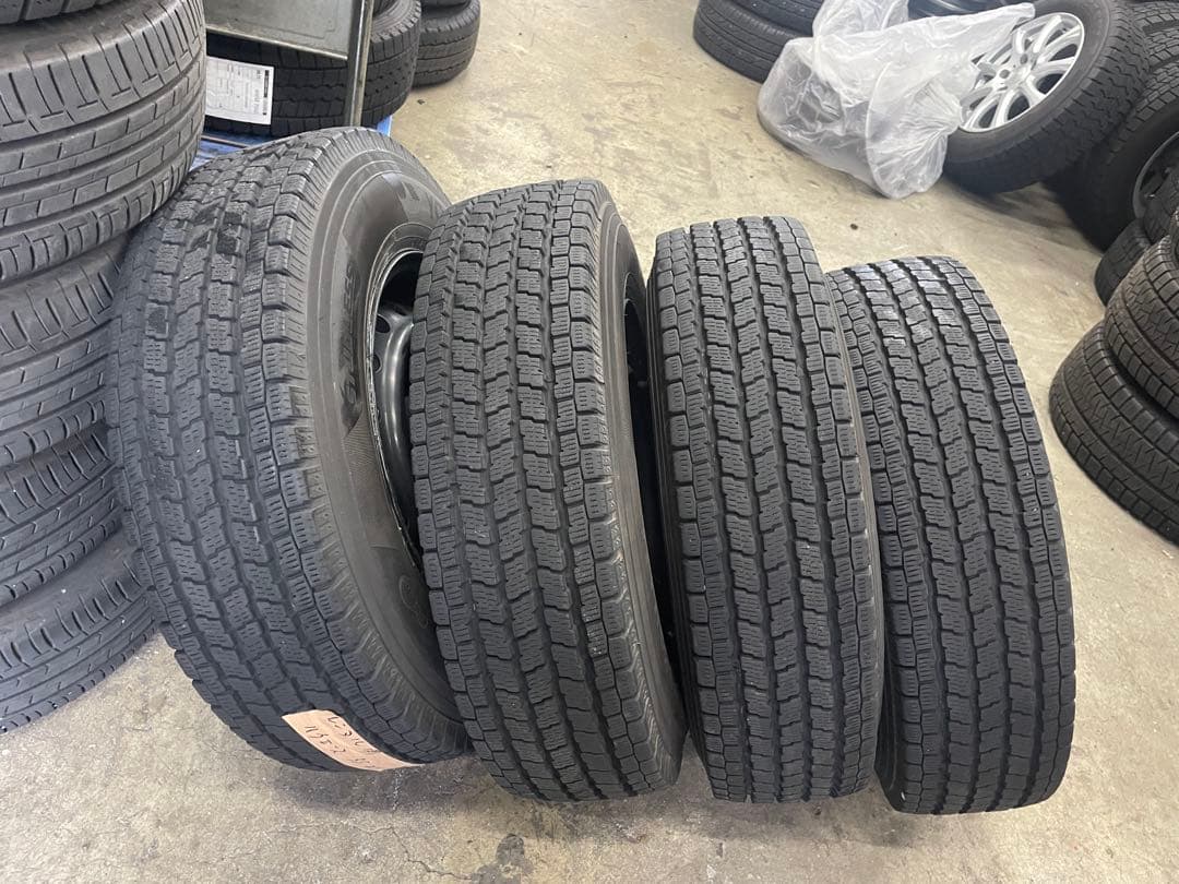 ハイエース　バリ山　ヨコハマ　スタッドレスセット　195/80Ｒ15