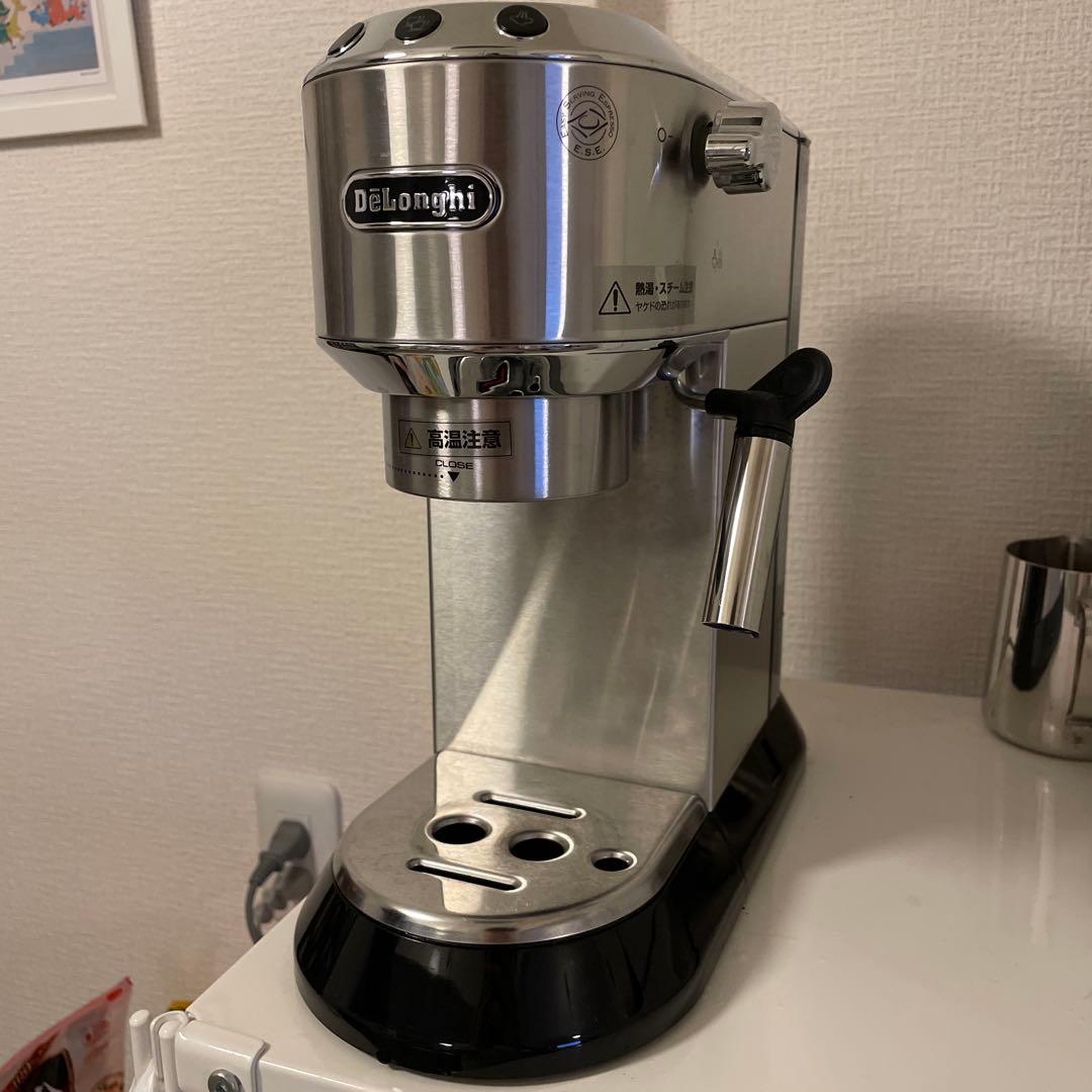 デロンギ デディカ メタルシルバー EC680M