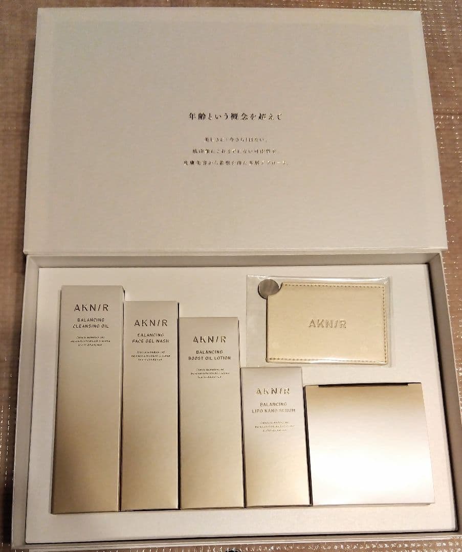 アクニー スキンケア5点セット ミラーおまけ付　新品未使用品