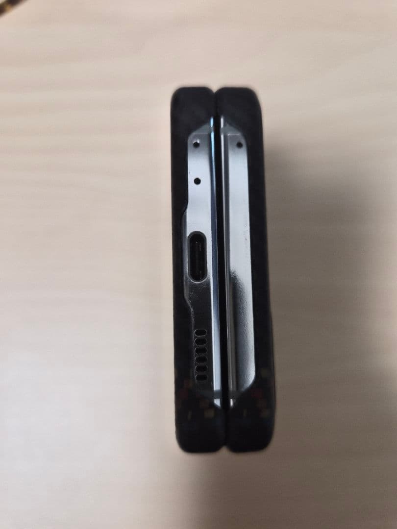 Samsung Galaxy Z Flip5 ブラック カバー付き