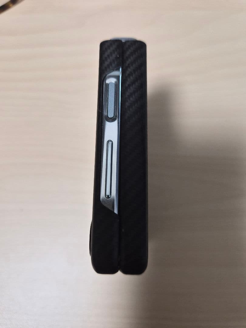 Samsung Galaxy Z Flip5 ブラック カバー付き