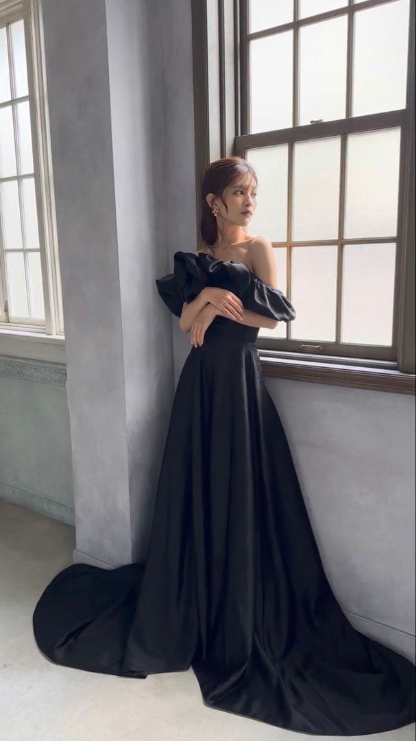 ドレスプロダクション　オフショルダー Aラインドレス ブラック（W274BK）