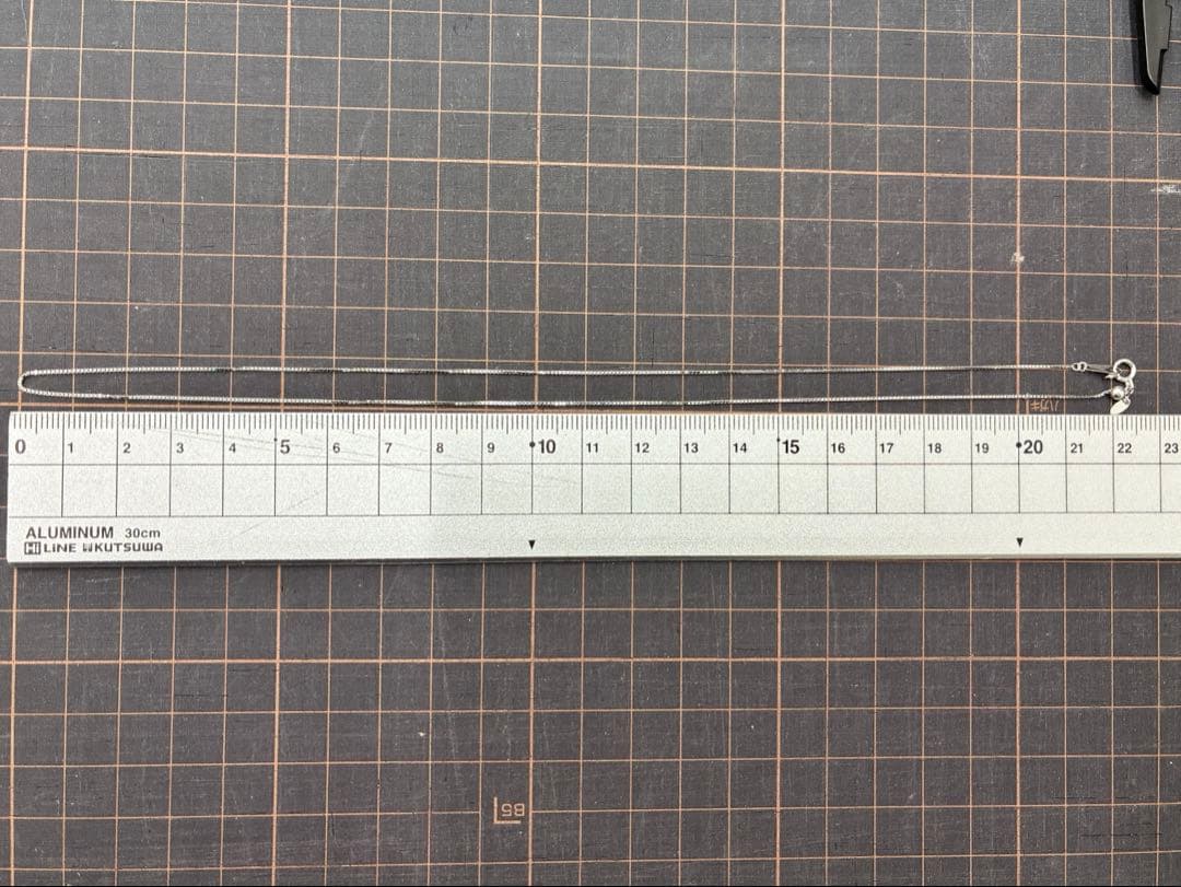 定番品:K18WGチェーンネックレス　45㌢ 0.7㍉幅