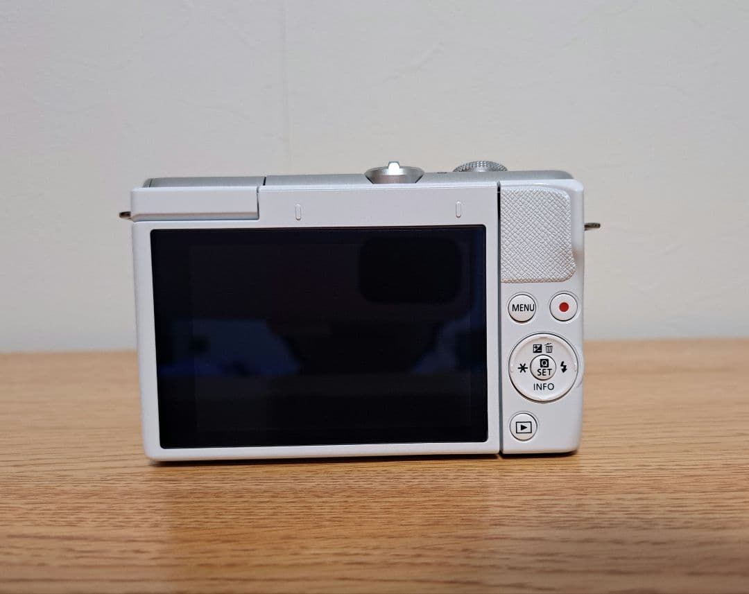 【Zul Ari】キヤノン　EOSM200 標準ズームレンズキット