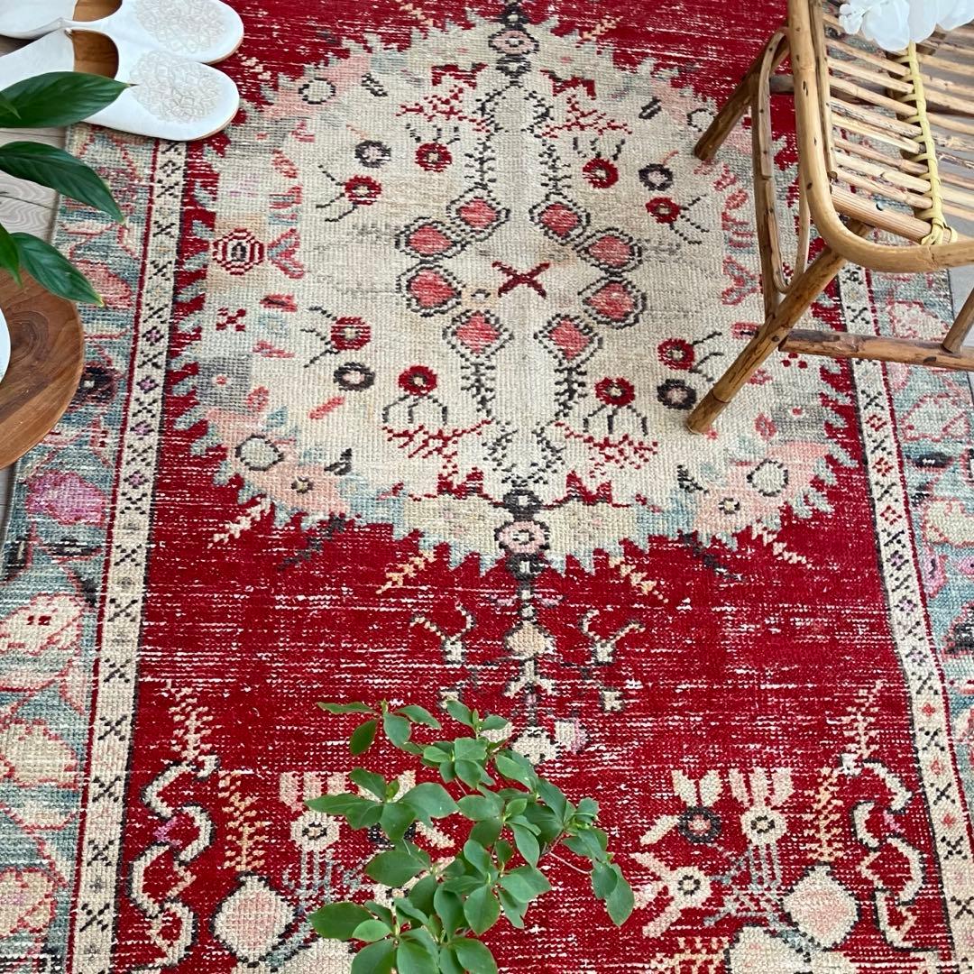 レア貴重✳︎大判　ギュネイラグ　レッド　淡いブルー　ピンク　トルコヴィンテージラグ