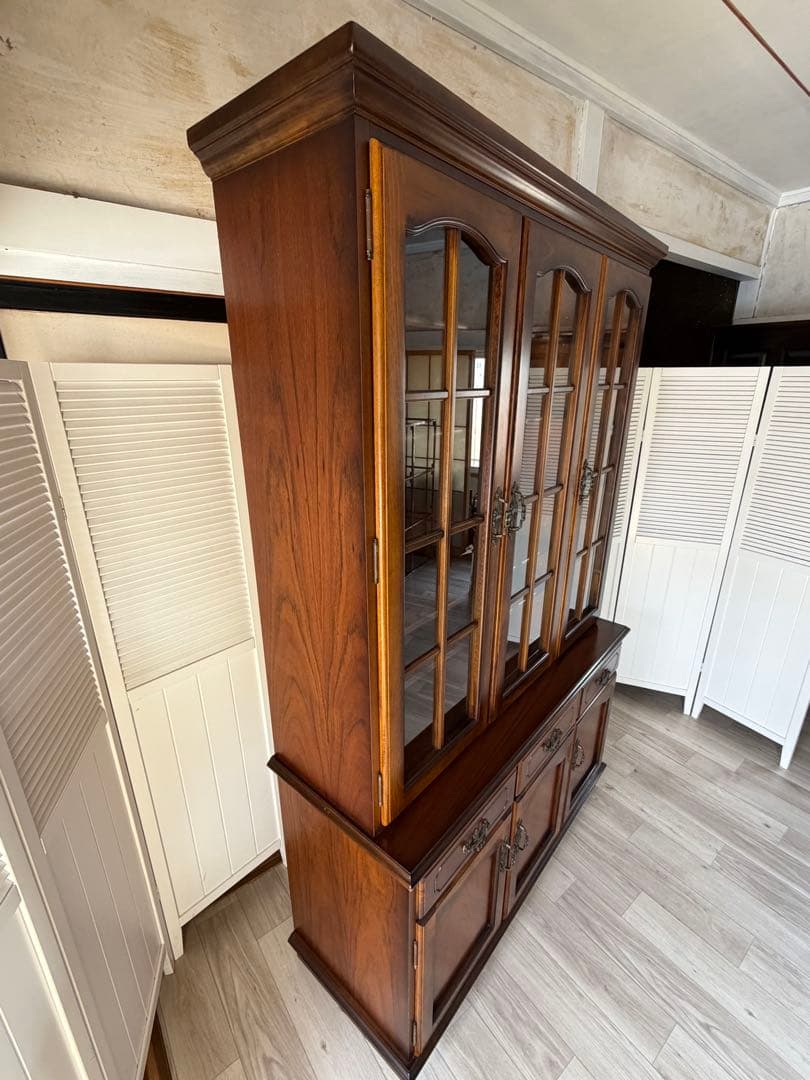 もも出品 カリモク家具 コロニアルシリーズ 食器棚 キッチンボード ガラス