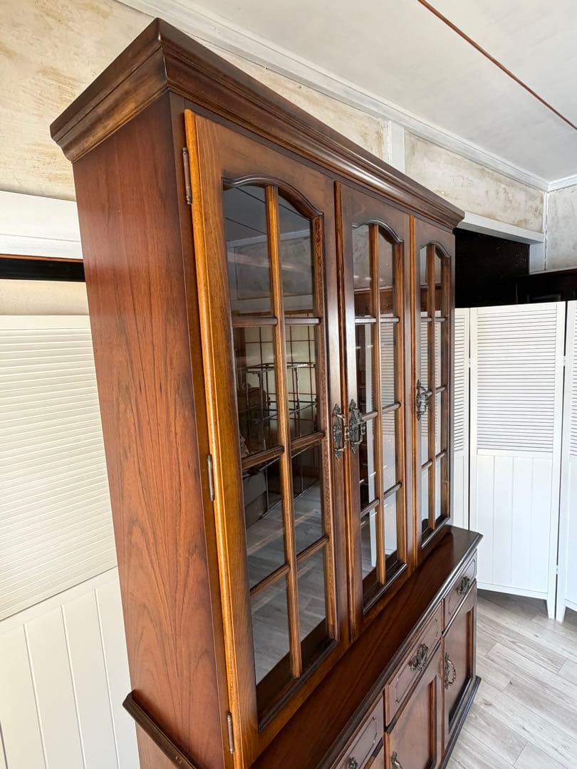 もも出品 カリモク家具 コロニアルシリーズ 食器棚 キッチンボード ガラス