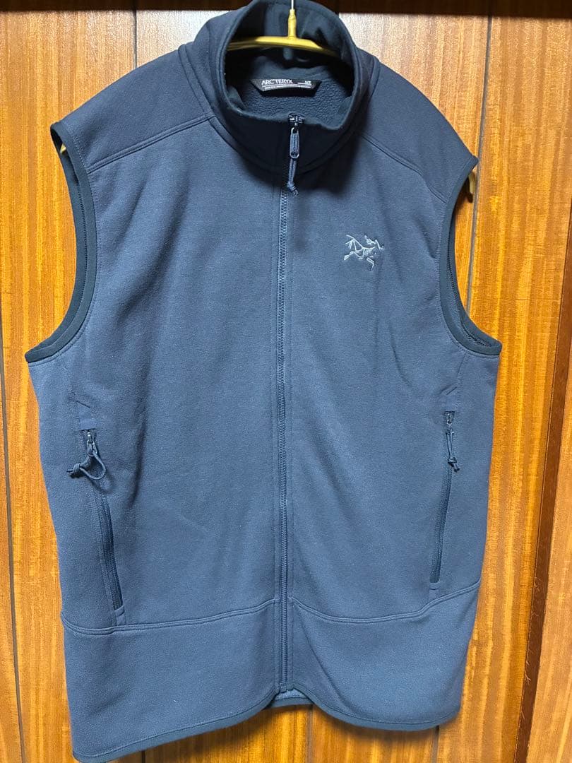 アークテリクス　カイヤナイトベスト　メンズs ネイビー　kyanite vest
