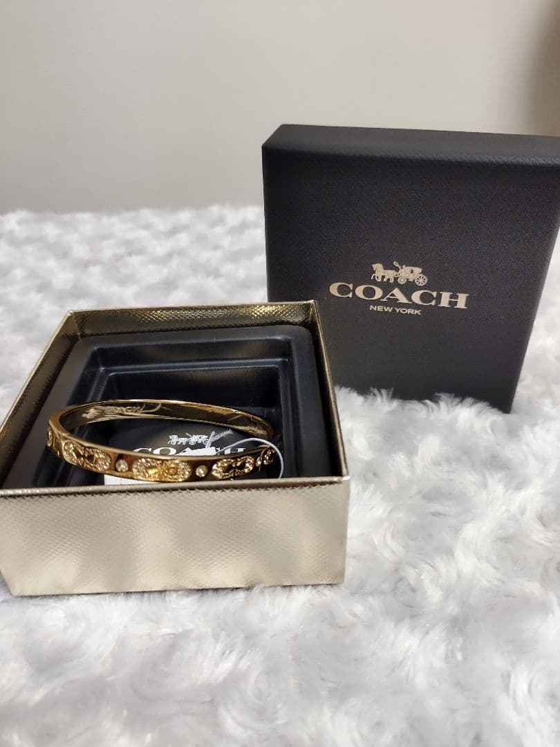 【新品】コーチ　シグネチャー パヴェ ヒンジド バングル CAD62 GLD