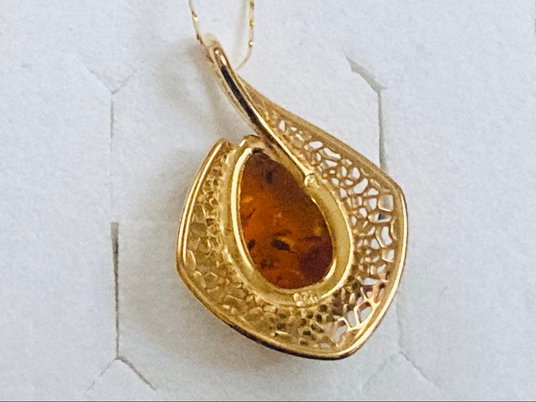 【新品】S&A ペンダントトップ ゴールド　万博　ポーランド館　琥珀