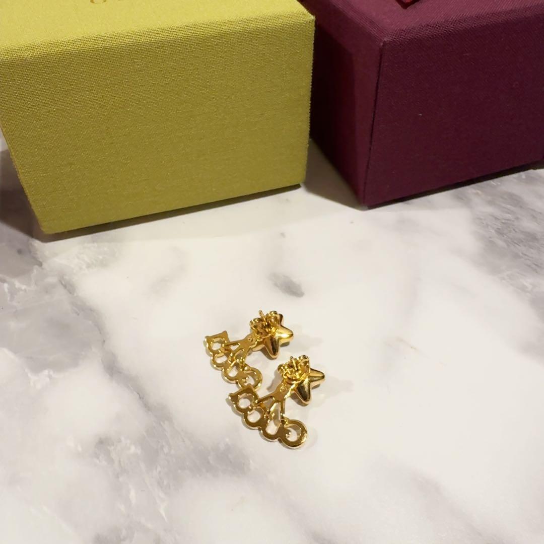 ぼ*ん様 超美品GUCCI スクリプトロゴ ピアス