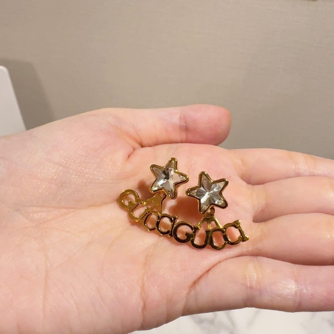 ぼ*ん様 超美品GUCCI スクリプトロゴ ピアス