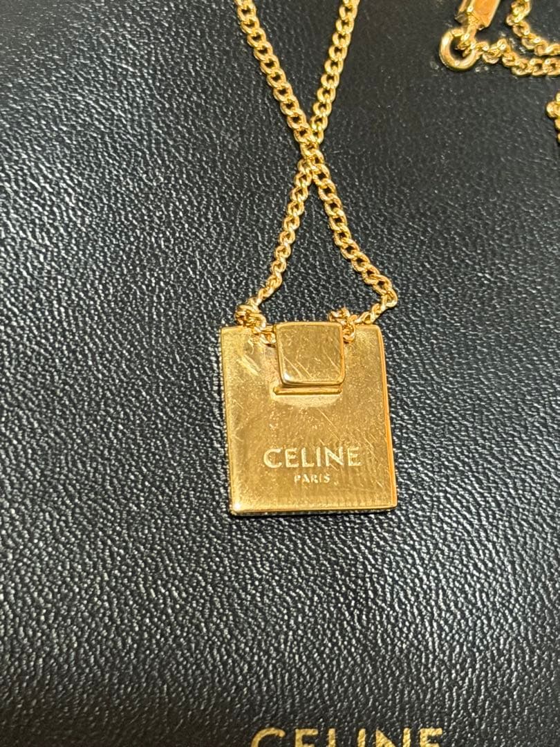 CELINE イニシャル　ネックレス