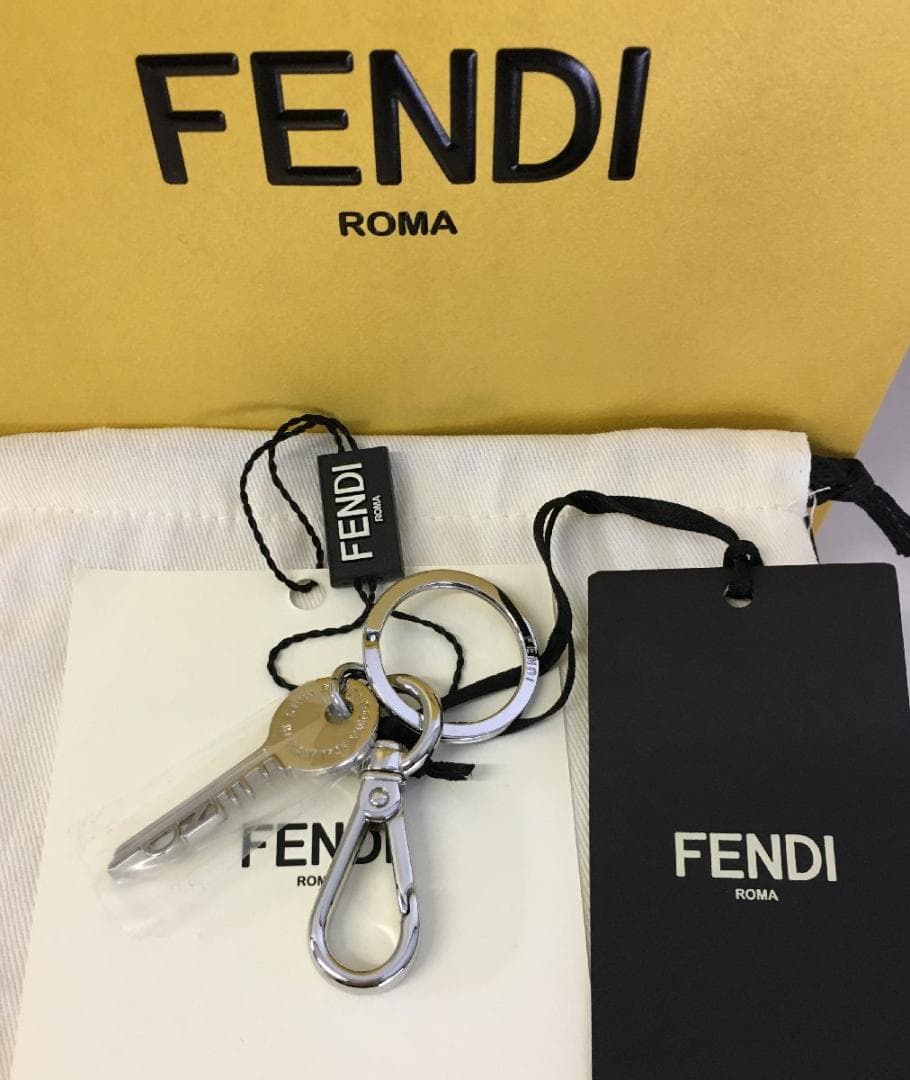 FENDI フェンディ 2025購入 新品 キー 鍵型 メタル キーホルダー