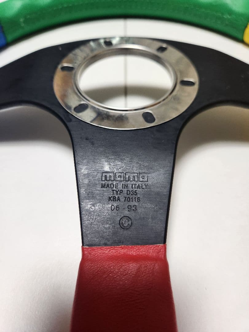 MOMO(イタリア製)のベネトンカラーのステアリングとシフトノブ及びホーンボタン