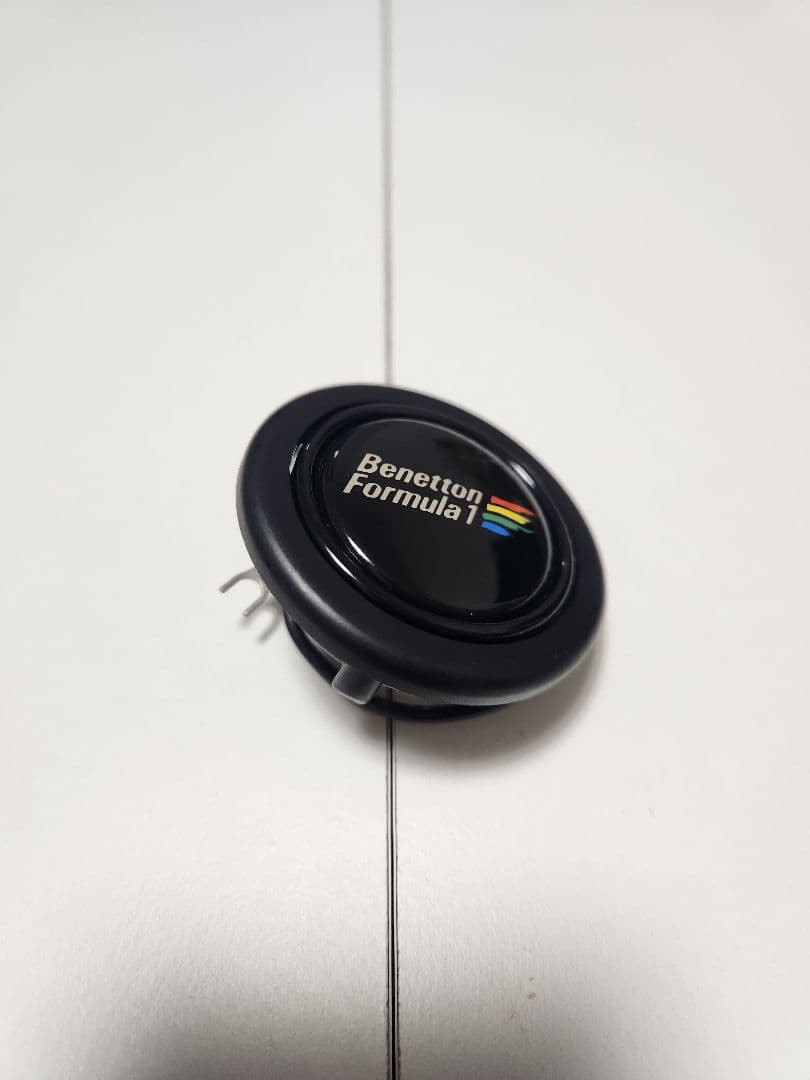 MOMO(イタリア製)のベネトンカラーのステアリングとシフトノブ及びホーンボタン