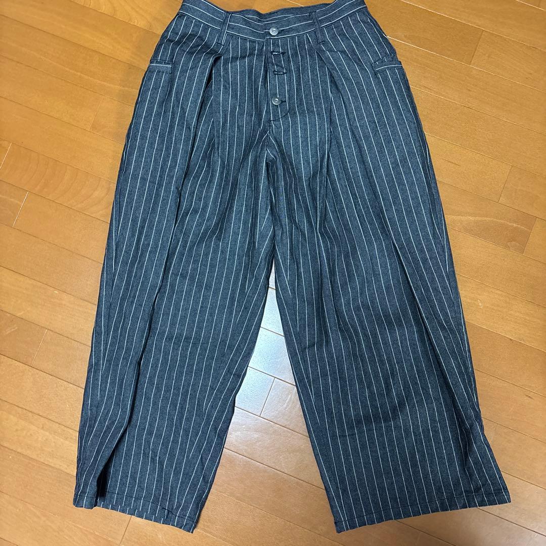 ダークグレー ストライプ ワイドパンツ Mサイズ