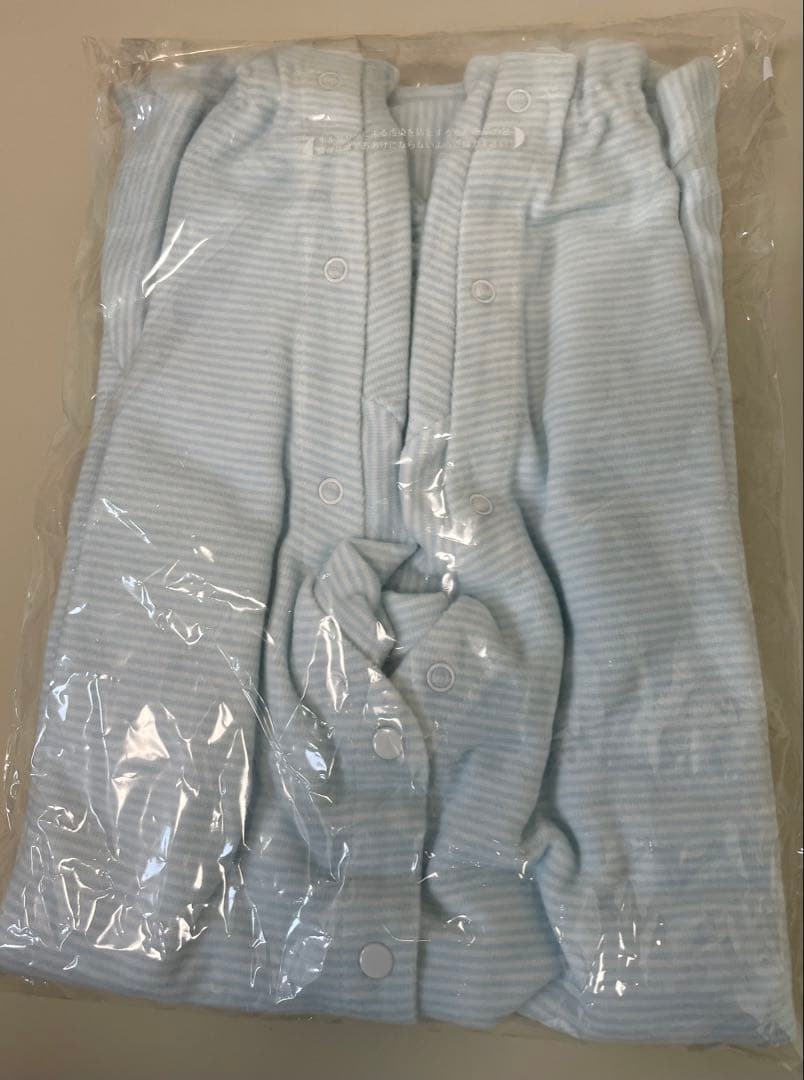 新品未使用　ファミリア　カバーオール　ベスト　　靴下2足セット売り　70