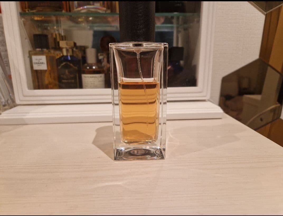 イヴ・サンローラン　ル　ヴェスティエール　デ　パルファム　タキシード　125ml