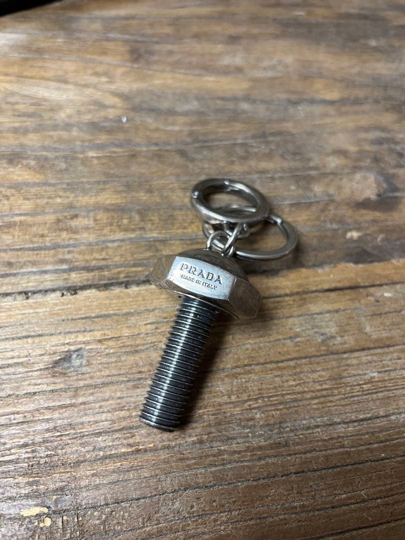 i*i様 PRADA ボルト型キーホルダー