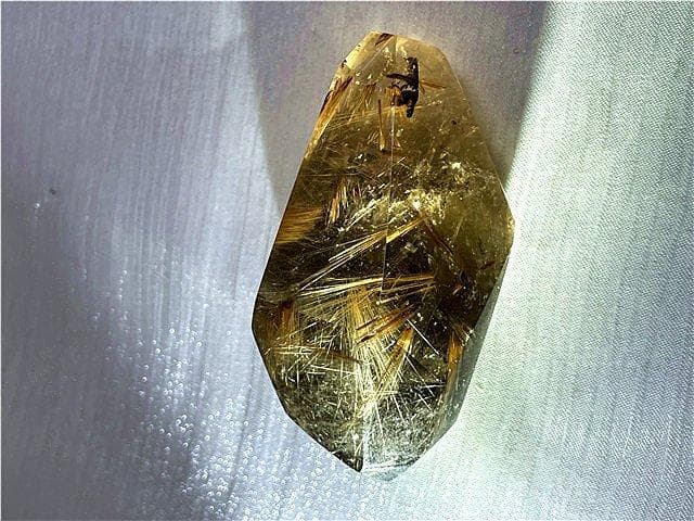 AAA級天然ゴールドルチルクォーツ原石YT7P3/180P15D