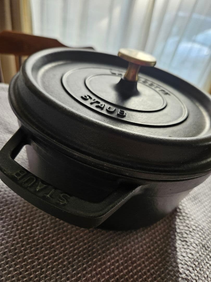 STAUB 鋳鉄製 22cm ココット黒