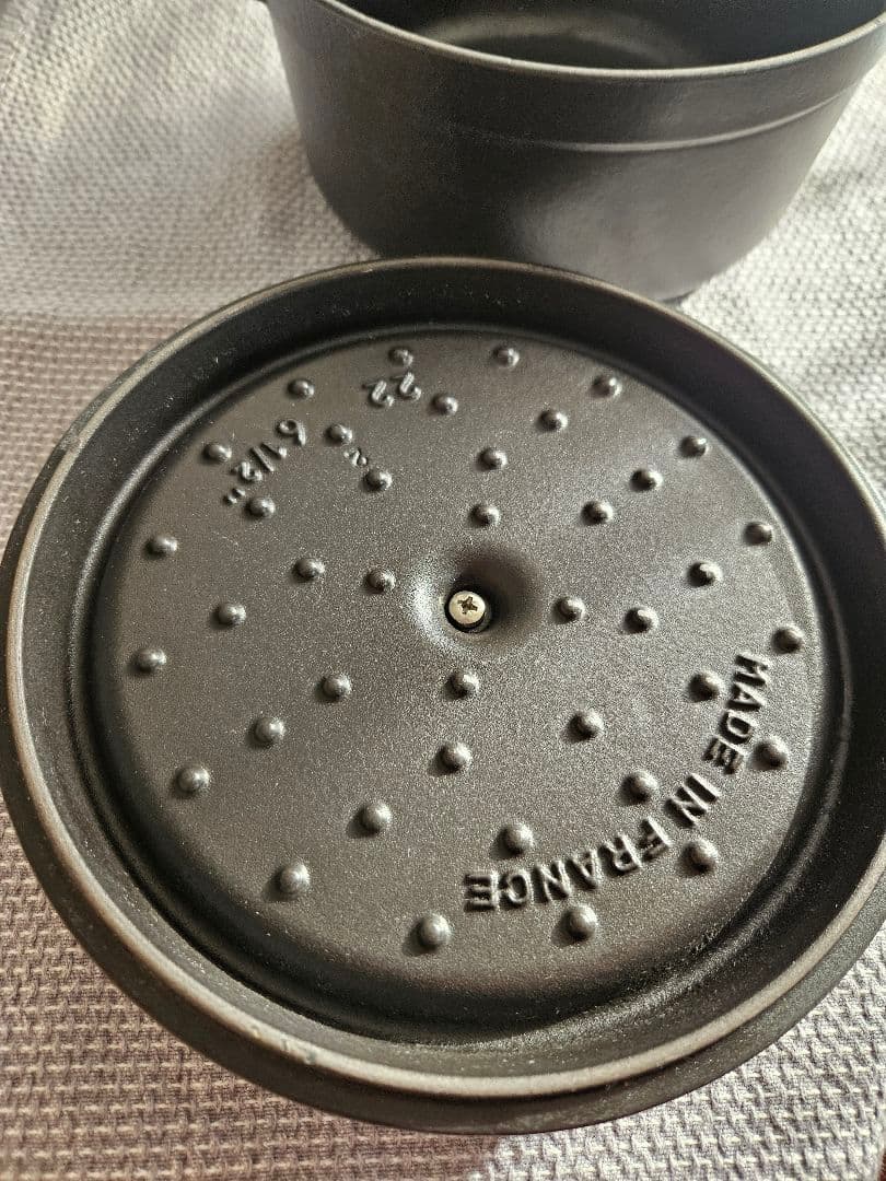STAUB 鋳鉄製 22cm ココット黒