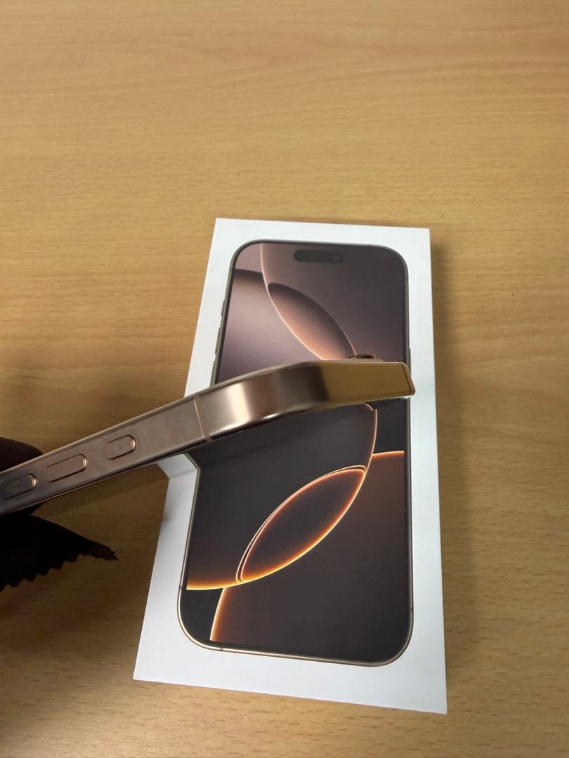 iPhone 16 Pro 256GB デザートチタニウム　SIMフリー